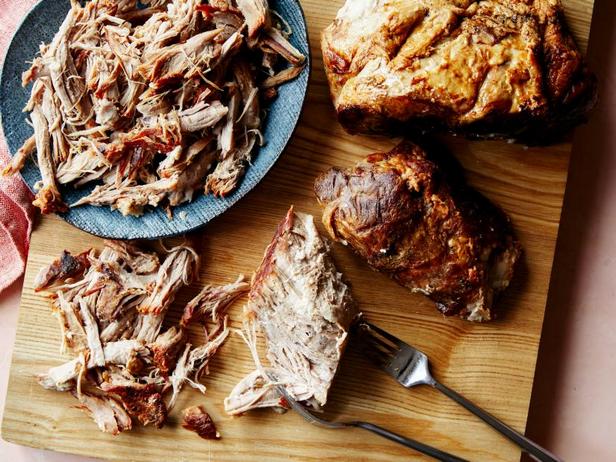Zubereitung von geschmorter Schweineschulter