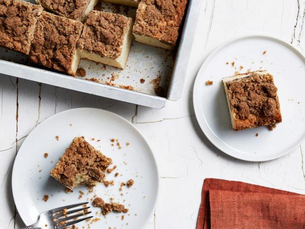 Come preparare la classica torta al caffè con panna acida