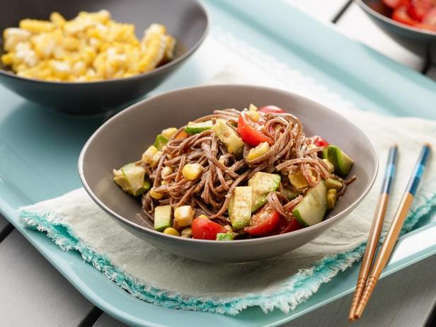 Zubereitung - Kalter Soba-Nudelsalat mit cremigem Sesamdressing