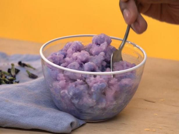 Rezept für farbwechselnde blaue Tee-Granita
