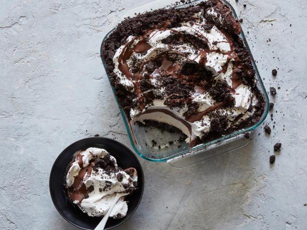 So bereiten Sie ein Cookies-and-Cream-Dessert ohne Backen zu