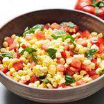 Mais- und Tomatensalat