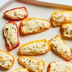 Gefüllte Mini-Paprika mit Krabben und Käse