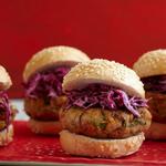 Thunfisch-Patty-Sandwiches mit Zitrus-Krautsalat