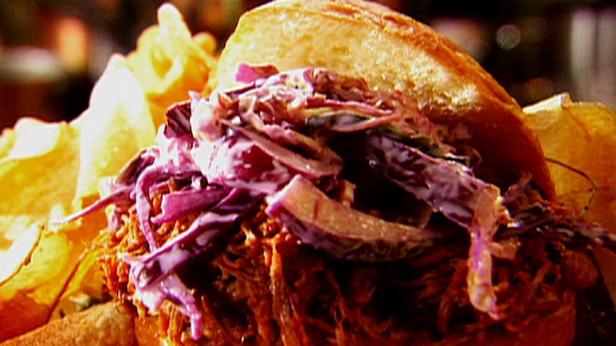 So bereiten Sie ein Pulled-Pork-Sandwich zu