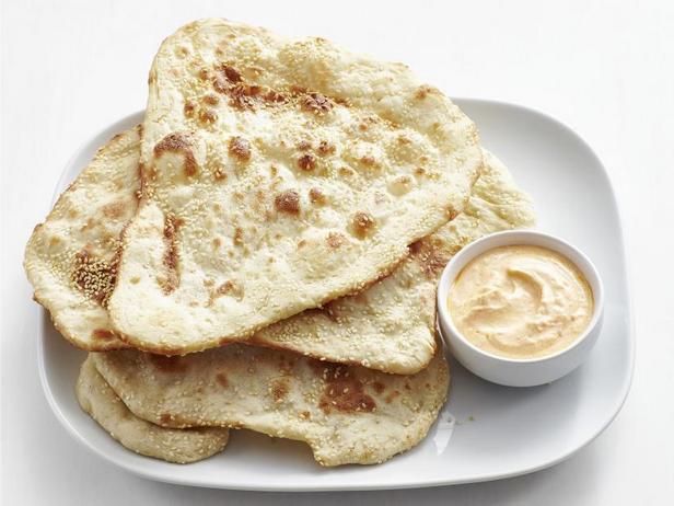 Wie man Sesam-Fladenbrot zubereitet