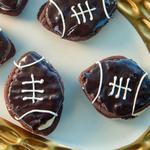 Football Whoopie Pie mit dunkler Schokolade und Cayennepfeffer
