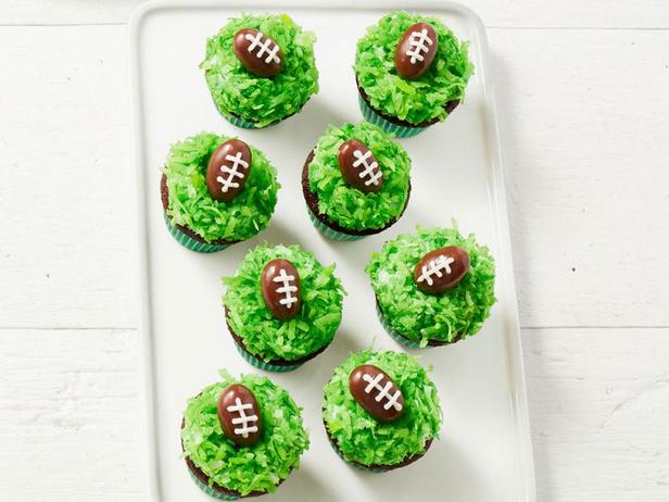 Wie man Mini-Fußball-Cupcakes macht