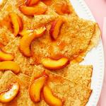 Flambierte Pfirsich-Crêpes