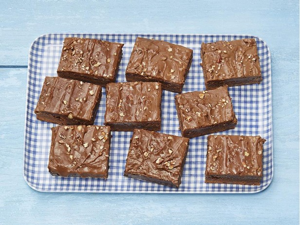 Bierbrownie mit Nussglasur