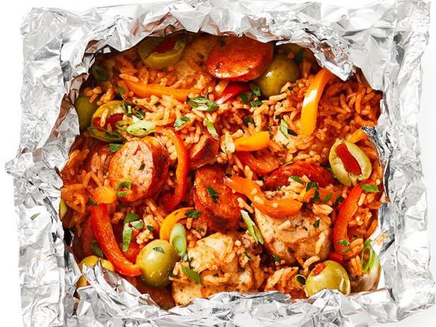 طريقة تحضير أرز الدجاج المشوي مع الكوريزو في ورق القصدير
