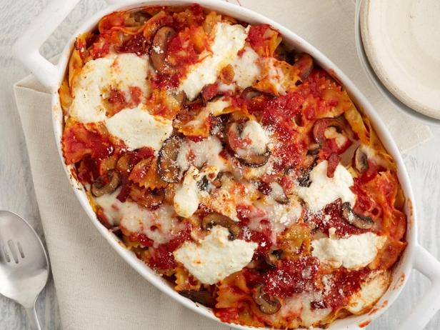 Come preparare - Pasta al forno con funghi e quattro formaggi