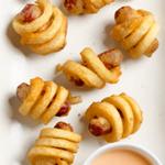 نقانق مع بطاطس مقلية