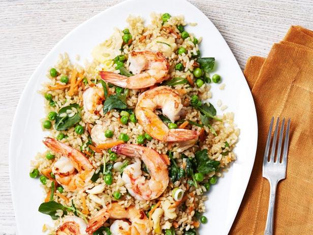 طريقة تحضير الأرز البني المقلي مع الروبيان والخضار