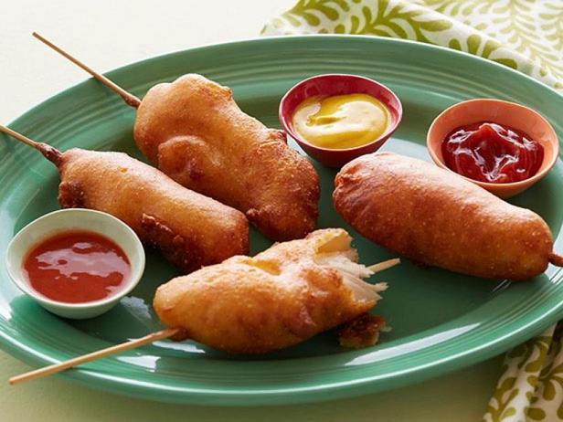 Wie man Hähnchen-Corn-Dogs zubereitet