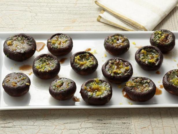 Come cucinare - Funghi champignon al forno con burro all'aglio e acciughe