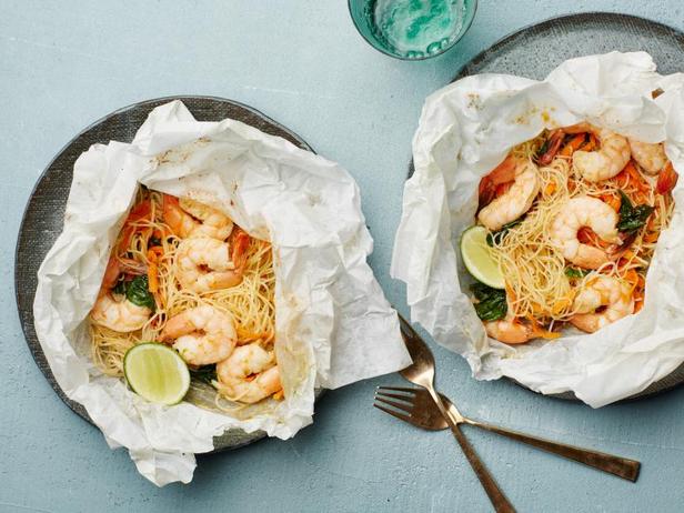 วิธีทำ - กุ้งผัดเส้นหมี่ซอสกะทิตะไคร้ห่อแป้ง