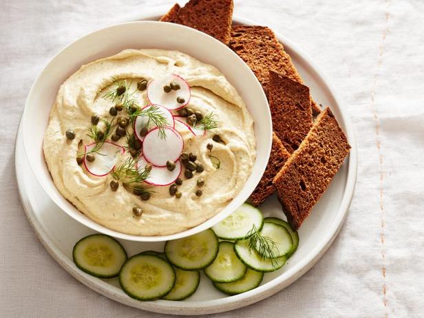 Wie man Zitronen-Dill-Hummus zubereitet