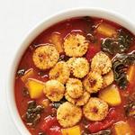 شوربة طماطم مع اليقطين والكرنب