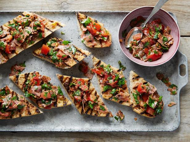 Zubereitung - Gebratenes Brot mit Tomaten und Soppressata