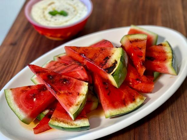Zubereitung - Gegrillte Wassermelone mit geschlagenem Feta-Dip