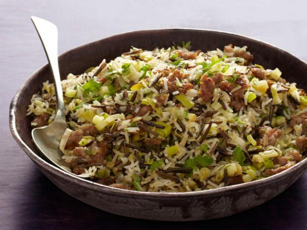 طريقة تحضير بيلاف الأرز البسمتي والأرز البري مع النقانق