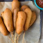 Frühstücks-Corn Dogs mit Wurst