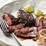 Gegrilltes Flanksteak mit Karamellkruste