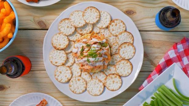 Wie man Buffalo Chicken Brie zubereitet