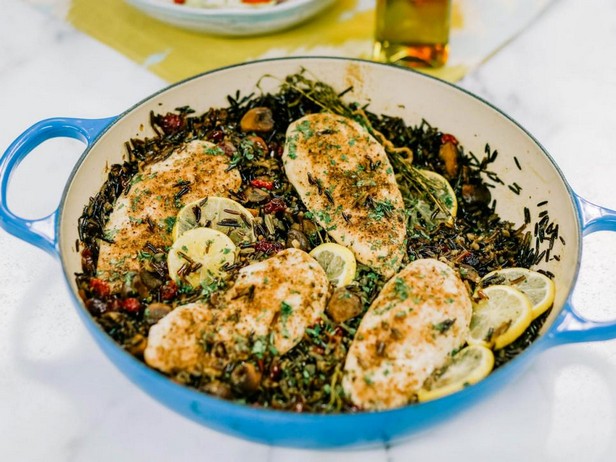 طاجن الأرز البري مع الدجاج والفطر