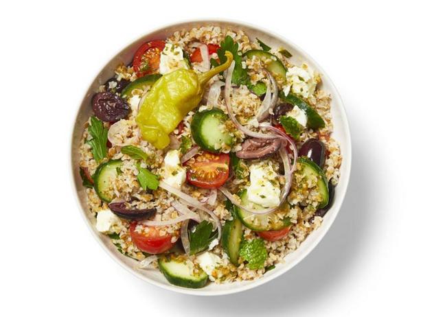 Wie man griechischen Bulgursalat zubereitet
