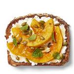 Ricotta- und Butternusskürbis-Toasts