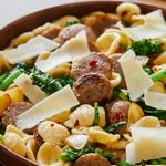 معكرونة أوريكيتي مع رابيني وسجق