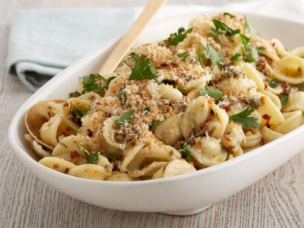 Zubereitung - Orecchiette mit geröstetem Knoblauch, Kapern und Croutons