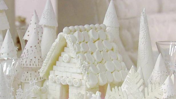 Anleitung zur Herstellung einer Tischdekoration im Zuckerhaus-Stil