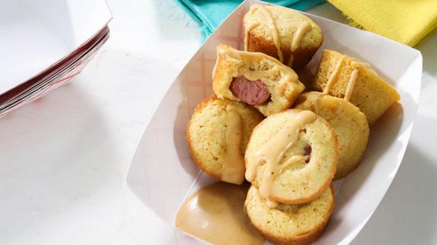 Come preparare - Mini muffin con corn dog e salsa alla senape creola