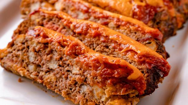 Wie man einen Hackbraten-Cheeseburger zubereitet