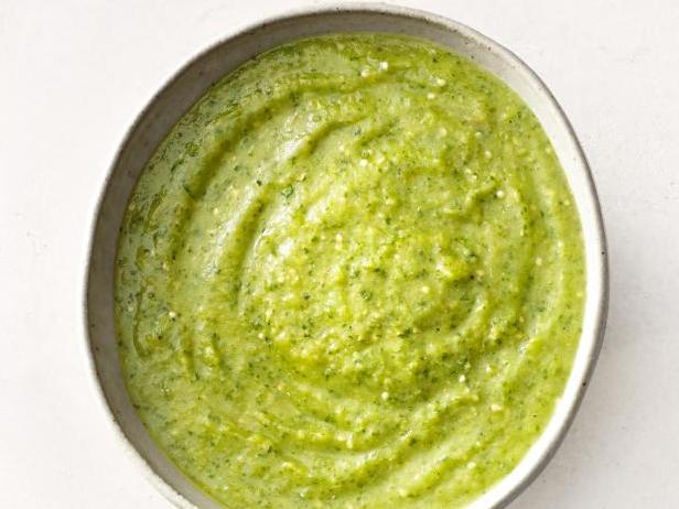 So bereiten Sie geröstete Tomatillo- und Apfelsalsa zu