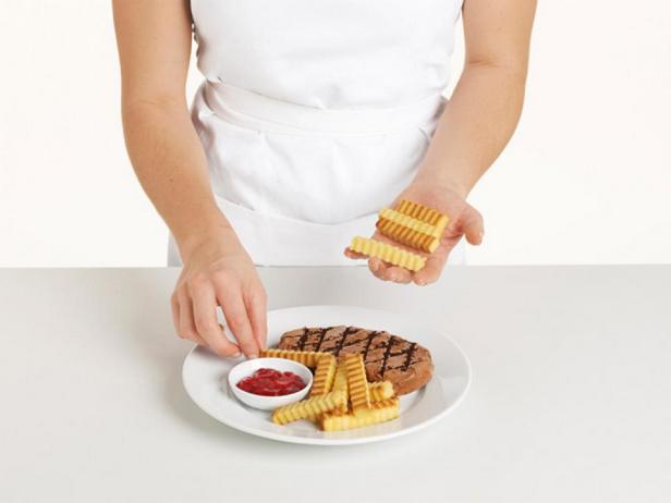 Steak-und-Pommes-Eiscremetorte
