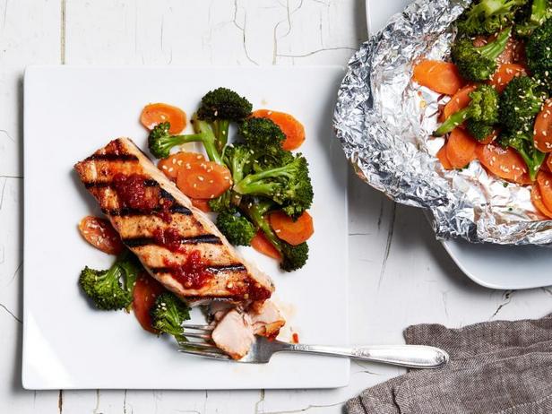 Zubereitung - Gegrillter Lachs und Gemüse in Folie