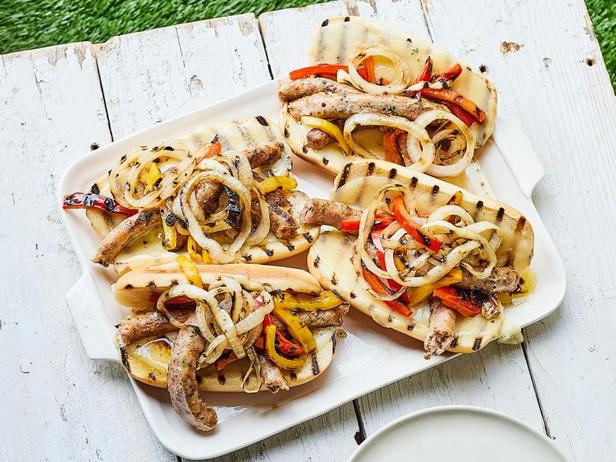 Come preparare i panini con salsiccia e peperoni grigliati
