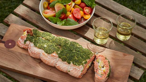 Zubereitung - Gegrillter Lachs mit cremiger Mais-Speck-Füllung