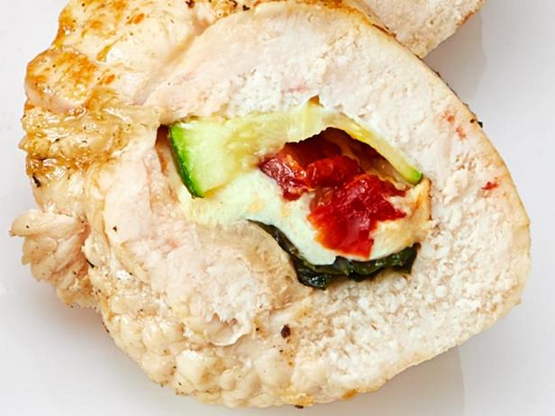 Zubereitung - Gegrillte Hähnchenröllchen mit sonnengetrockneten Tomaten