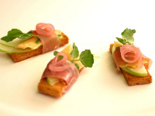 So bereiten Sie Mini-Schinken-Käse-Sandwiches zu