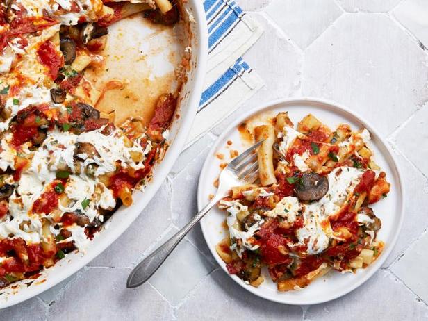 Come preparare - Pasta al forno con erbe aromatiche, peperoni e funghi