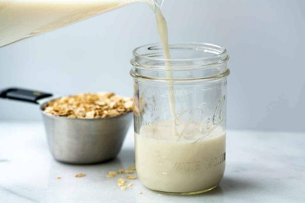 So macht man selbstgemachte Hafermilch