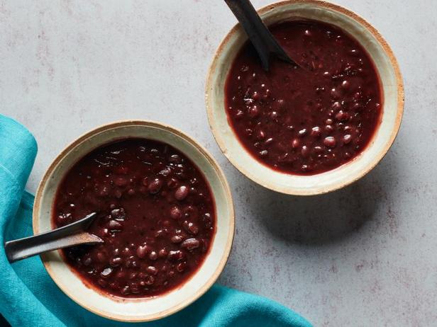Wie man Hong Dou Tang zubereitet: Chinesische rote Bohnensuppe