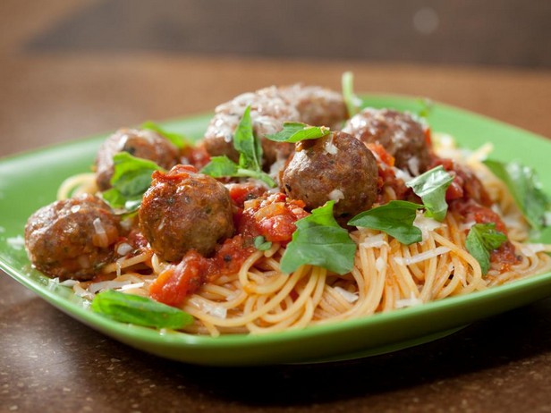 Spaghetti mit Fleischbällchen