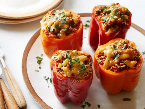 So bereiten Sie gefüllte Paprika im Schongarer zu