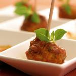 Italienische Cocktail-Fleischbällchen mit Kräutern und Ricotta